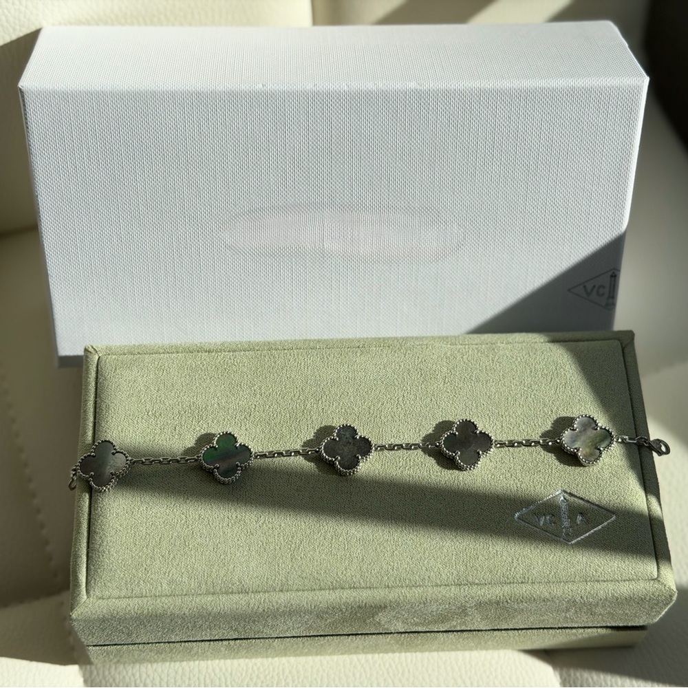 Look alike Silver Clover Bracelet